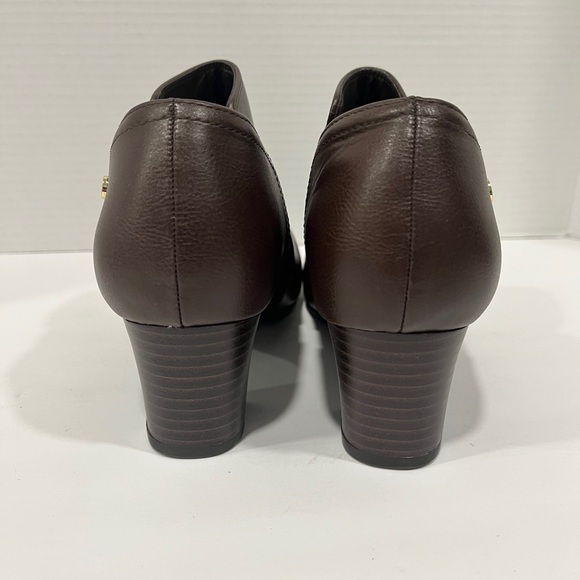 east 5th Womens Rossi Stacked‎ Heel Booties
Size: 7.5W. Color. Brown - Picture 4 of 6